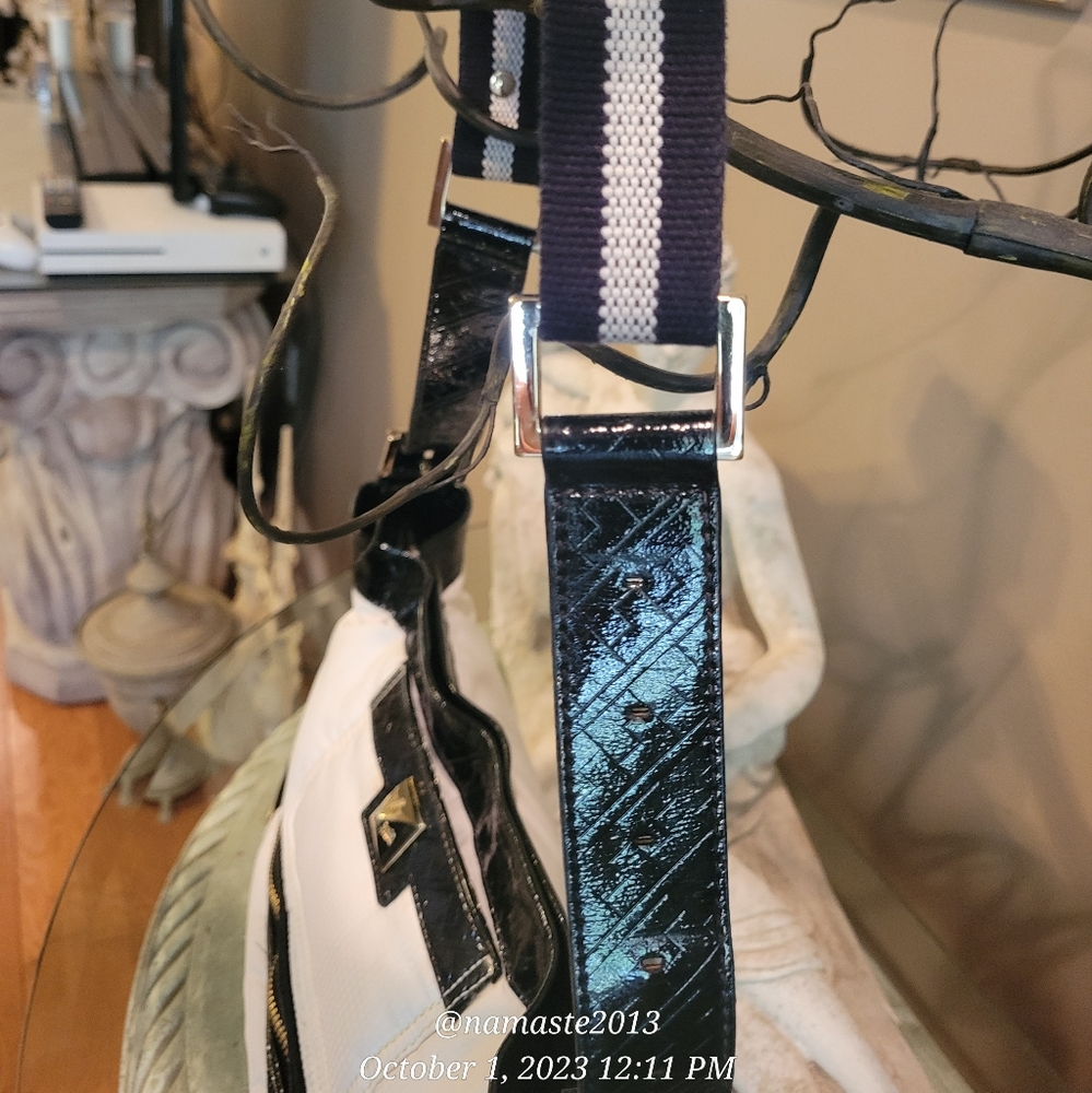 L.A.M.B by Gwen Stefani Expandable Patent Leather Shoulder Bag #538 - Picture 6 of 14